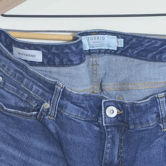 Torrid Stretchy Boyfriend Straight Leg Jeans Size 18R - Picture 8 of 8
